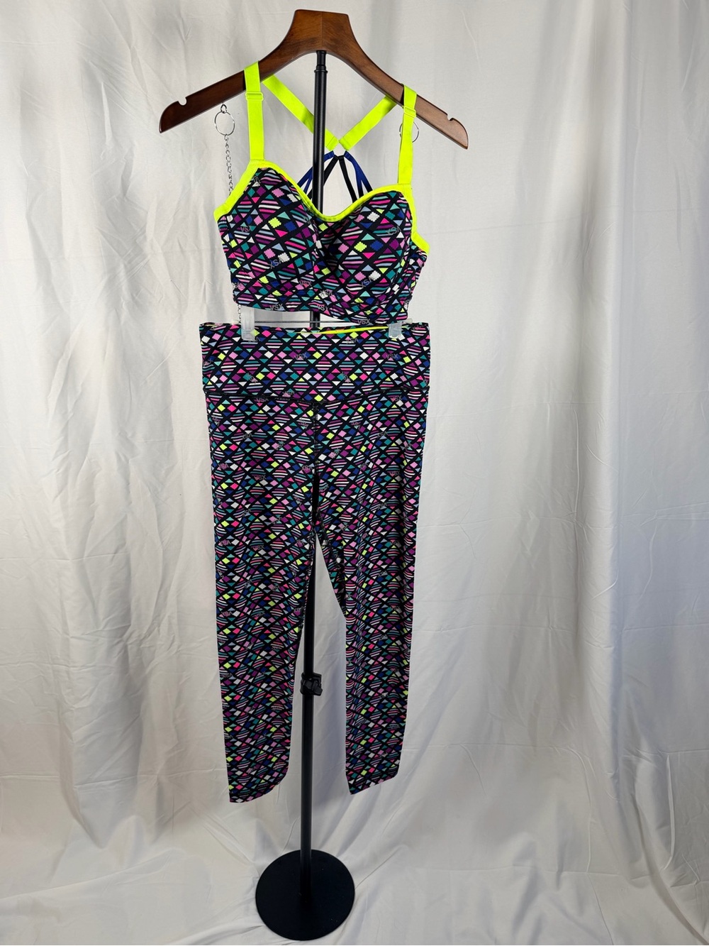 Victoria’s Secret Sport Incredible Sports Bra 36D + Knockout Tight Leggings set